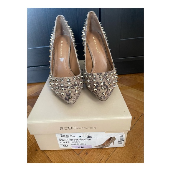 BCBG beige spike heel - Picture 3 of 6